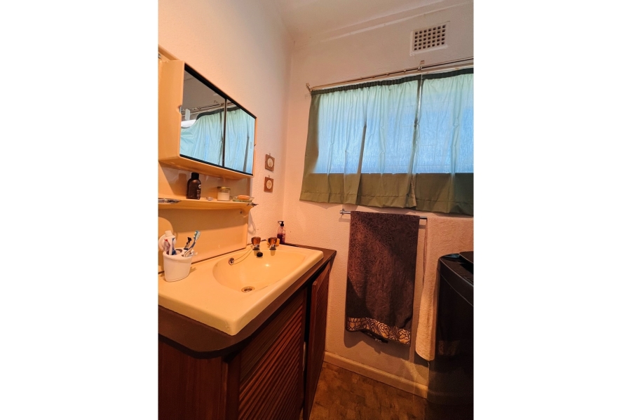 To Let 4 Bedroom Property for Rent in Goodwood Estate Western Cape
